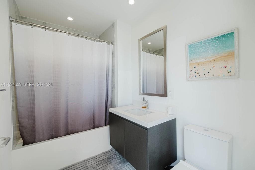 851 NE 1st Ave # 2303, Miami FL 33132 — 29