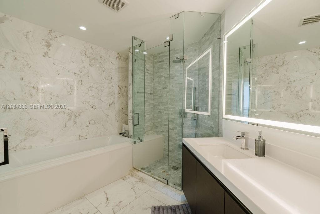 851 NE 1st Ave # 2303, Miami FL 33132 — 21
