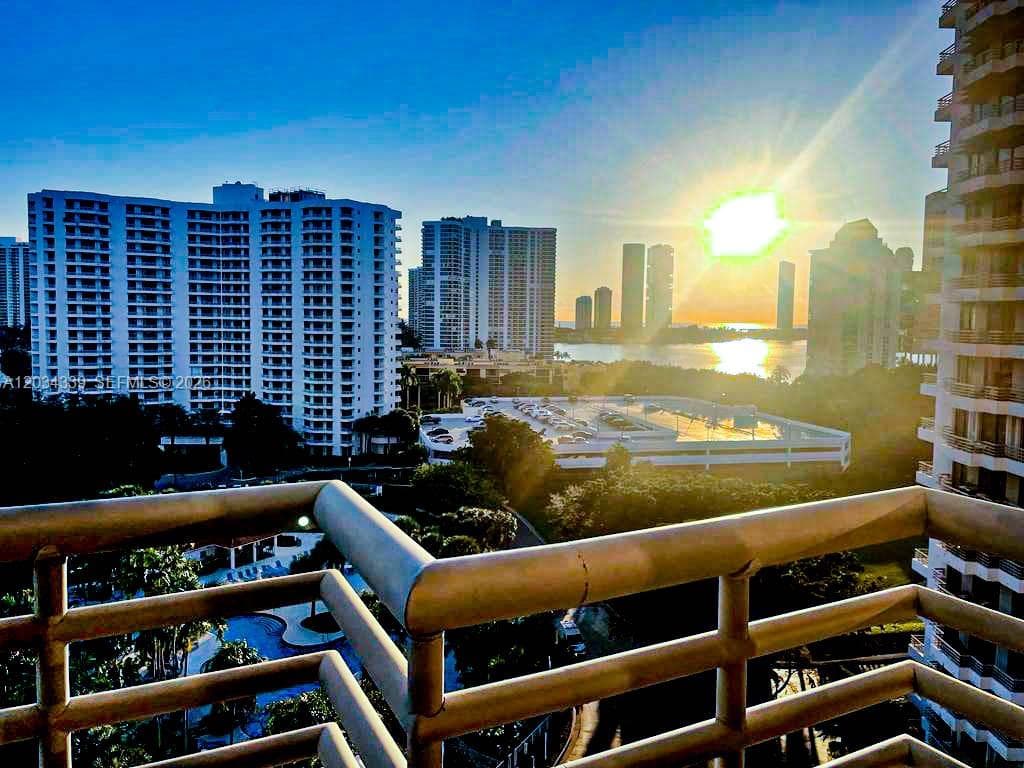 3300 NE 191 st # 1207, Aventura FL 33180 — 15