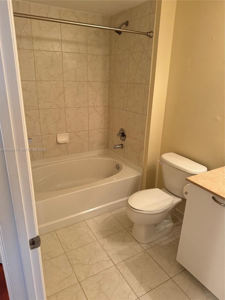 Midtown Lofts Condo, Miami, FL — 33