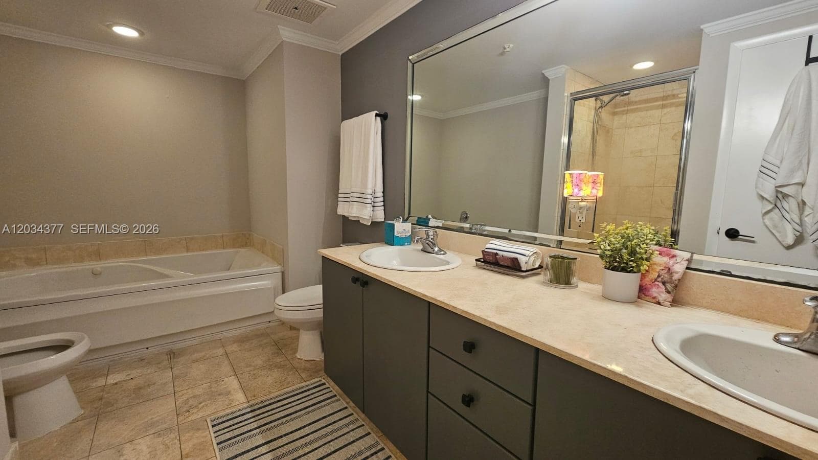 17375 Collins Ave # 2304, Sunny Isles Beach FL 33160 — 21