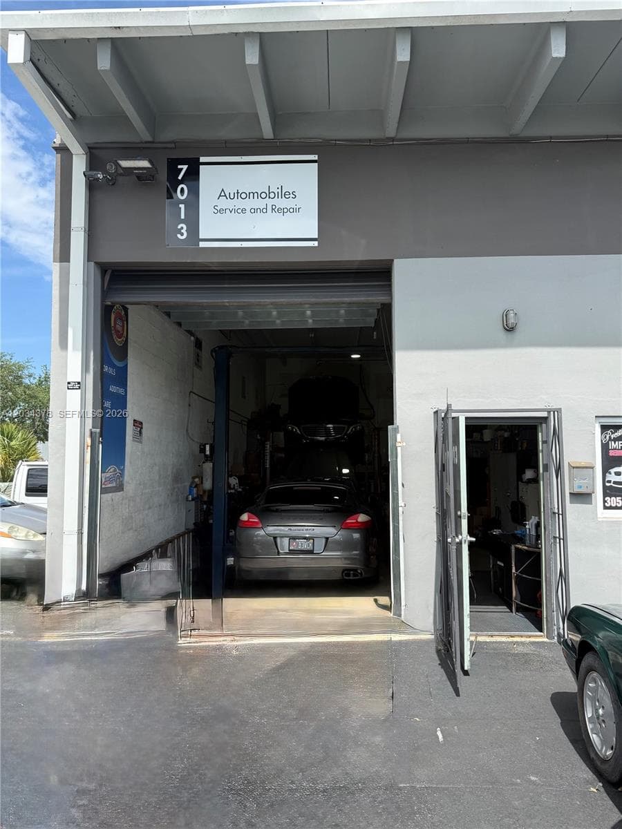 7013 SW 46 ST, Miami FL 33155 — 1