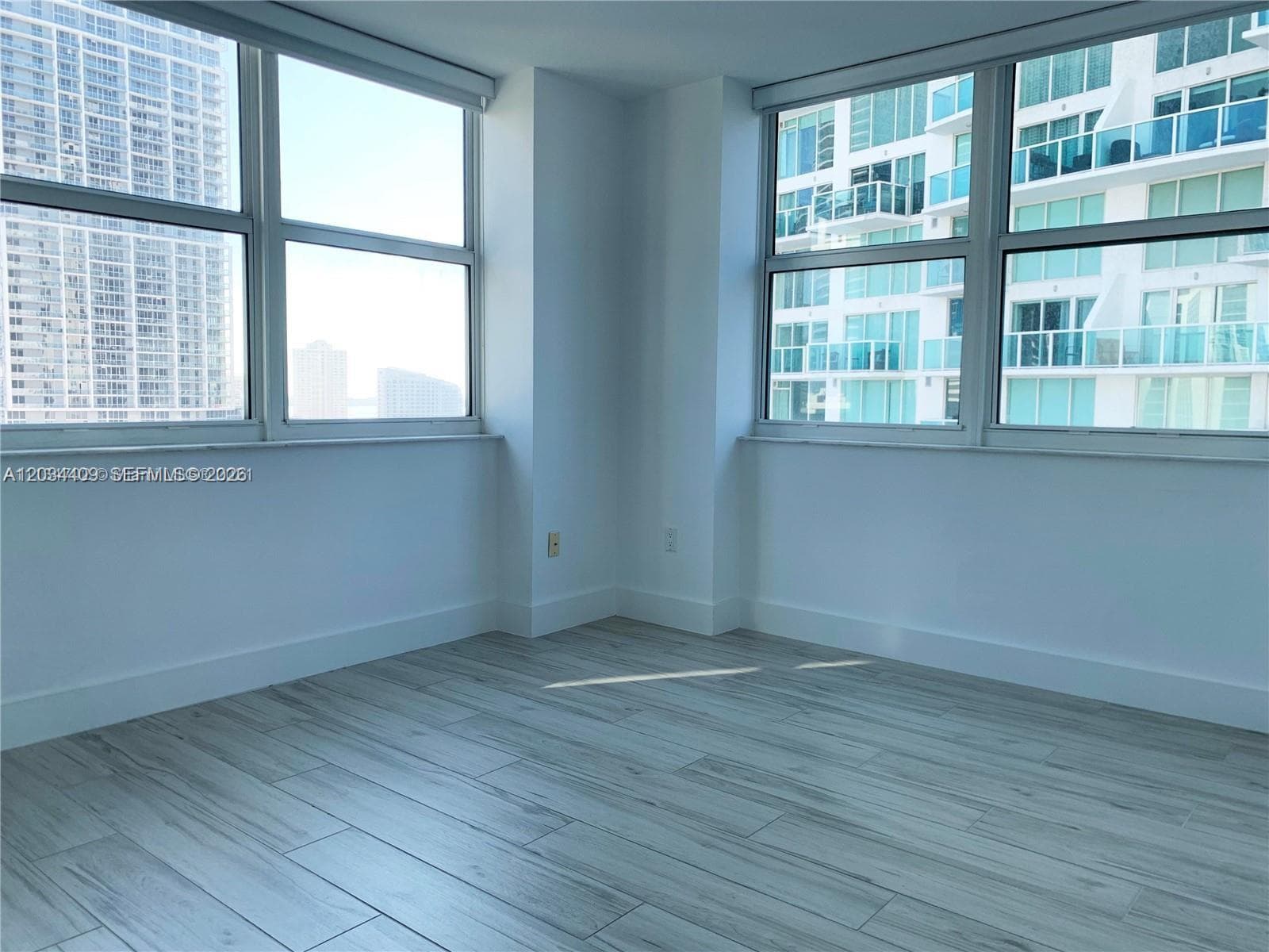 31 SE 5th St # 1910, Miami FL 33131 — 12