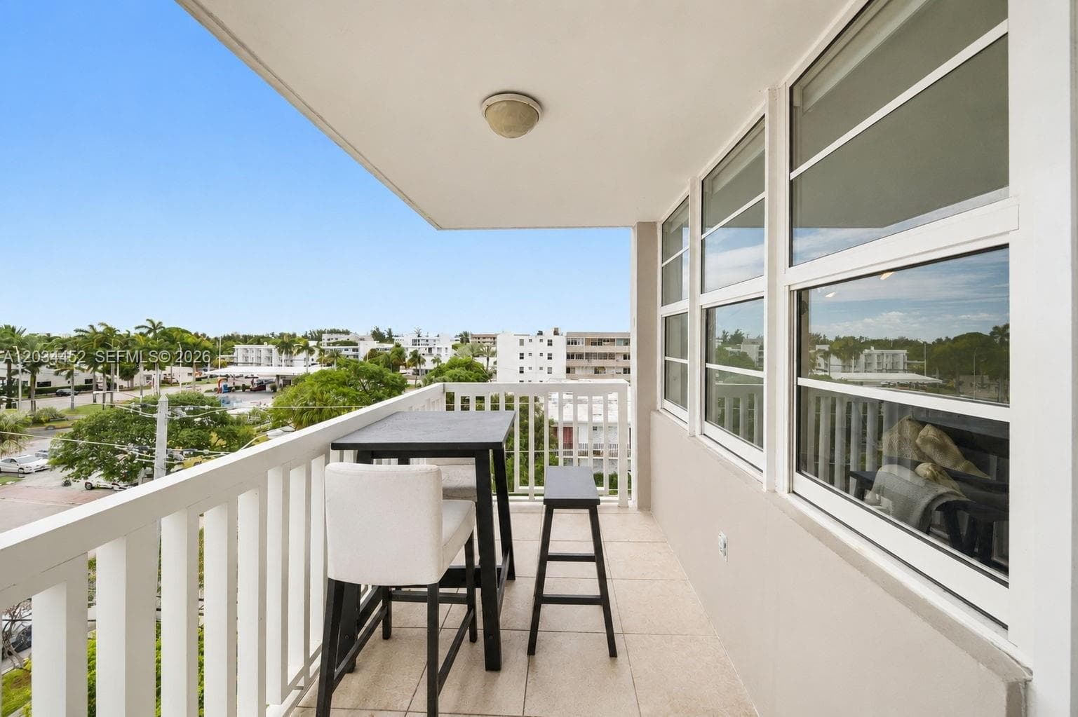 2016 Bay Dr # 504, Miami Beach FL 33141 — 33