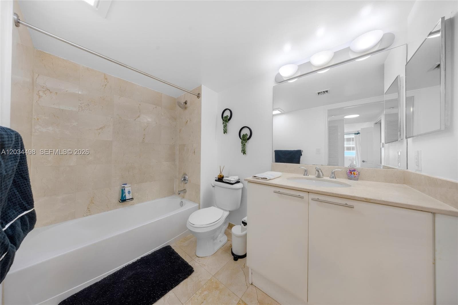 2101 Brickell Ave # 605, Miami FL 33129 — 21