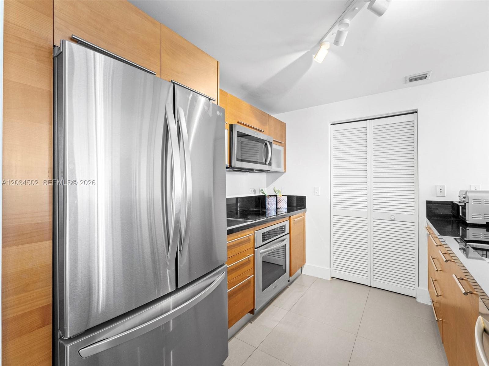 253 NE 2nd St # 1801, Miami FL 33132 — 5