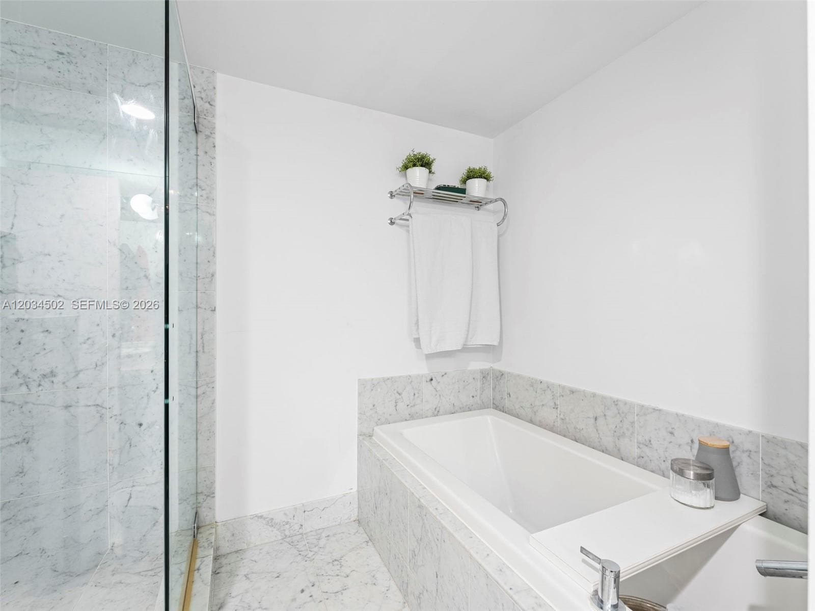 253 NE 2nd St # 1801, Miami FL 33132 — 20
