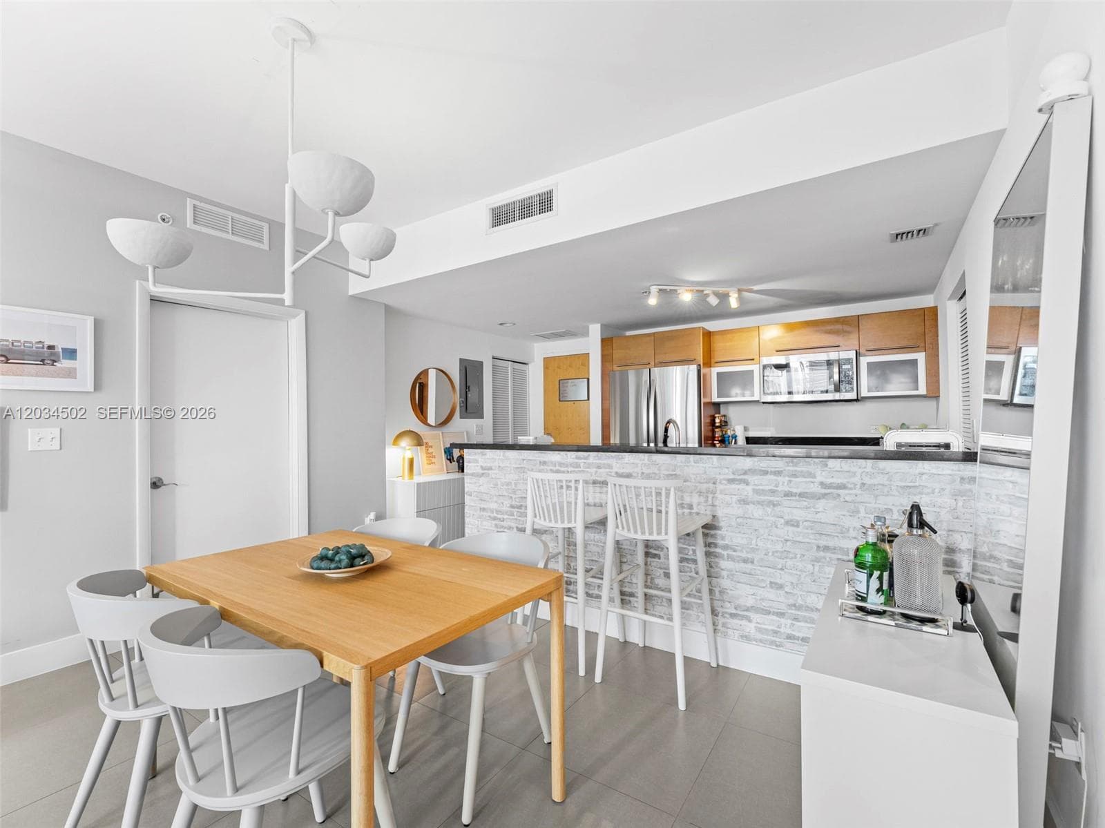 253 NE 2nd St # 1801, Miami FL 33132 — 9
