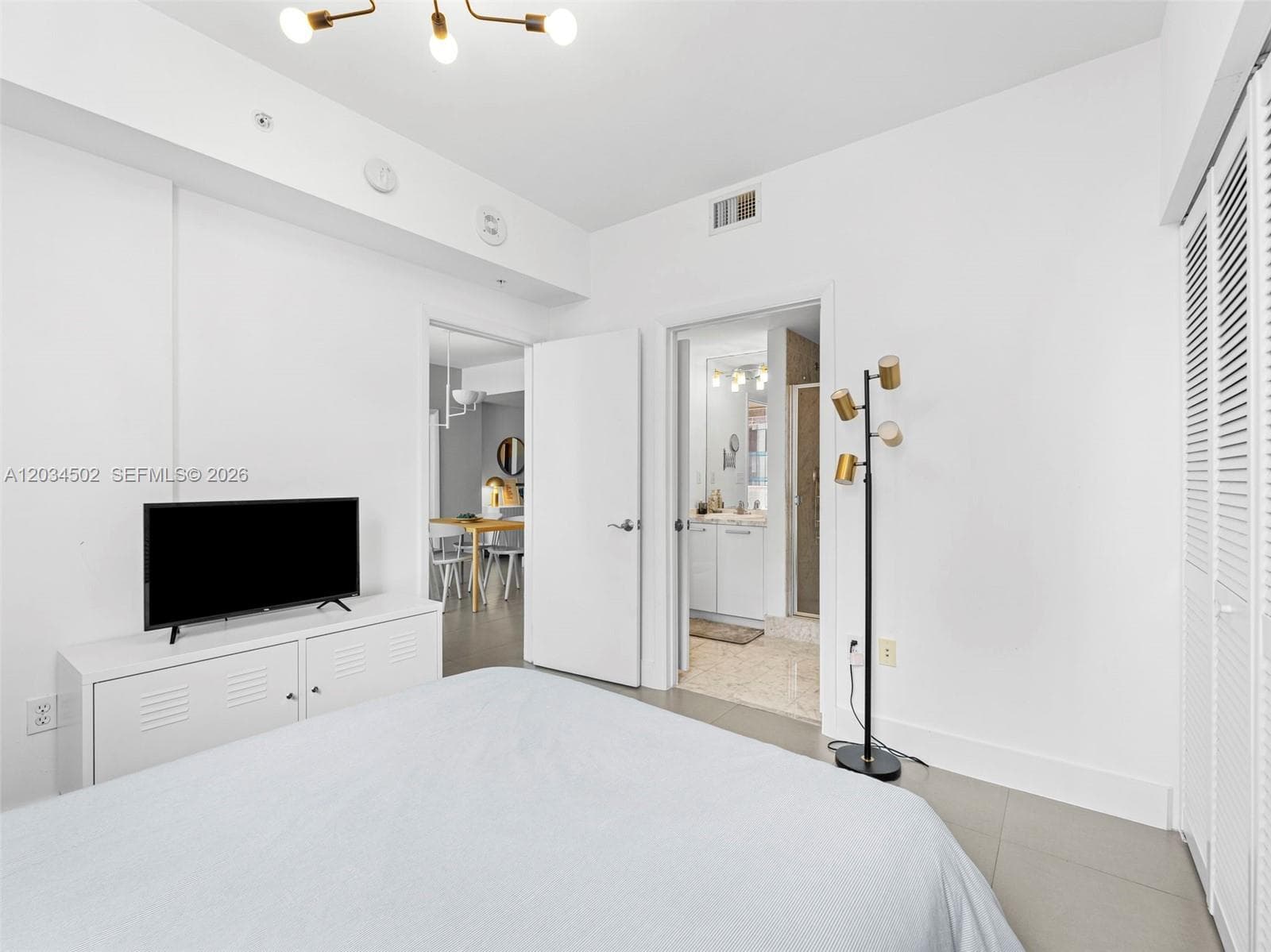 253 NE 2nd St # 1801, Miami FL 33132 — 24
