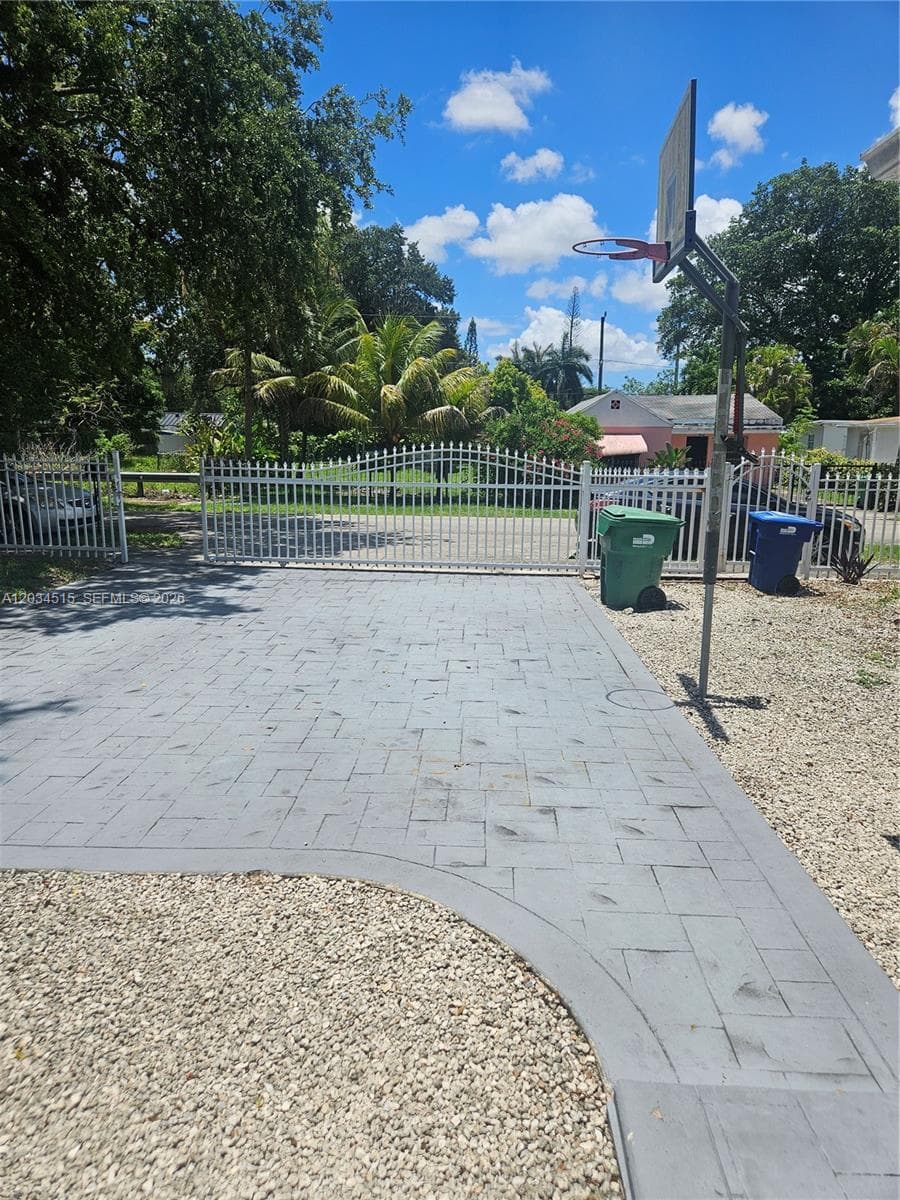 1905 NW 113th Ter, Miami FL 33167 — 3