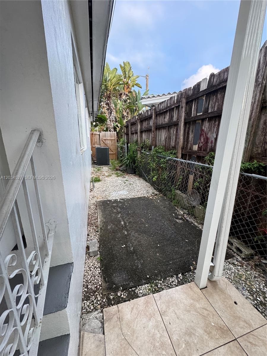 540 Beacom Blvd # 540, Miami FL 33135 — 17