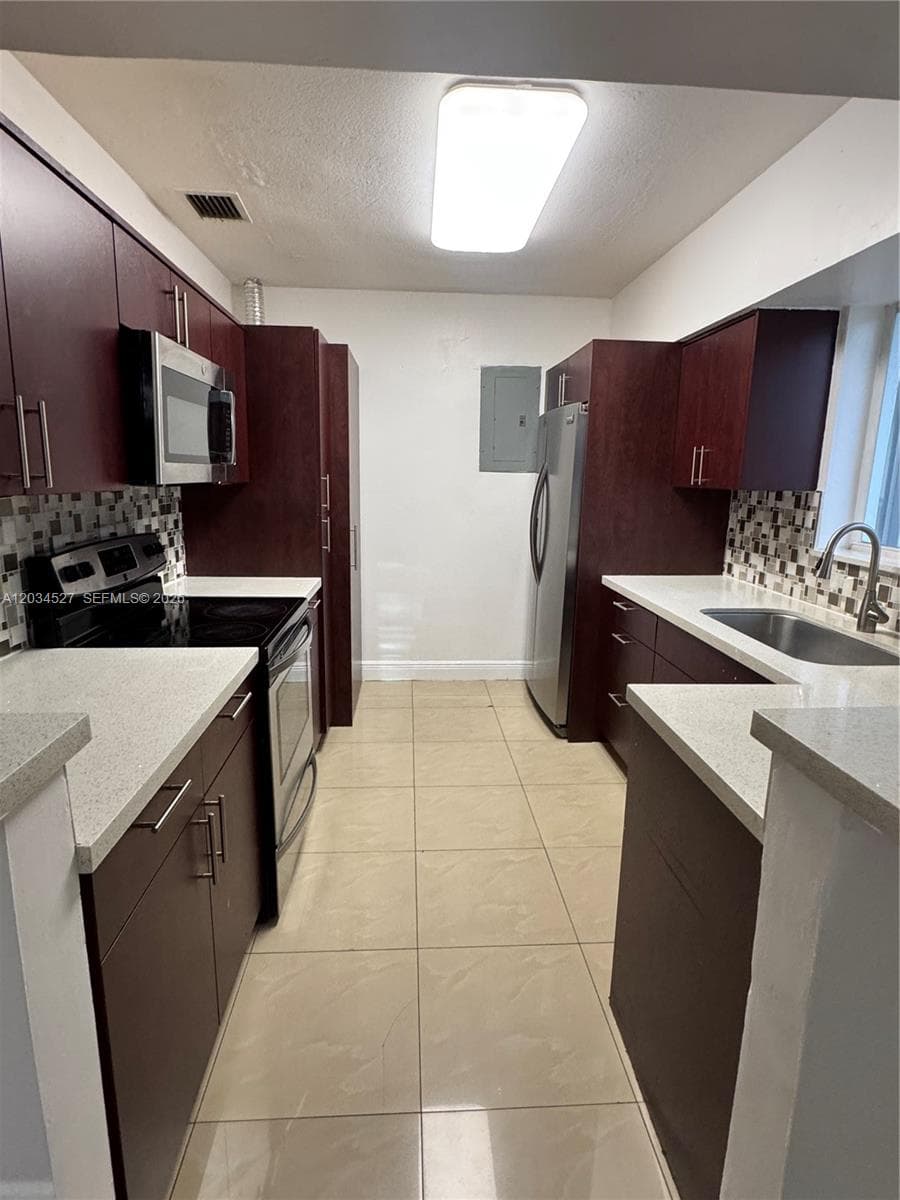 540 Beacom Blvd # 540, Miami FL 33135 — 5