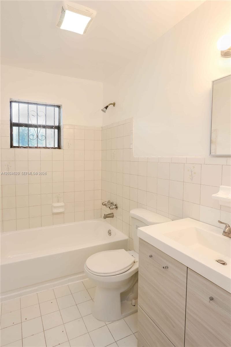 6747 NW 5th Ct # 2, Miami FL 33150 — 8