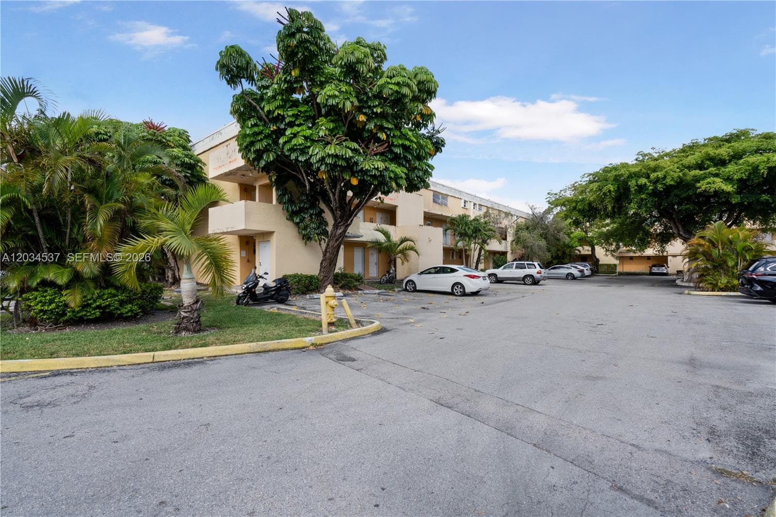 9371 Fontainebleau Blvd # I204, Miami FL 33172 — 1