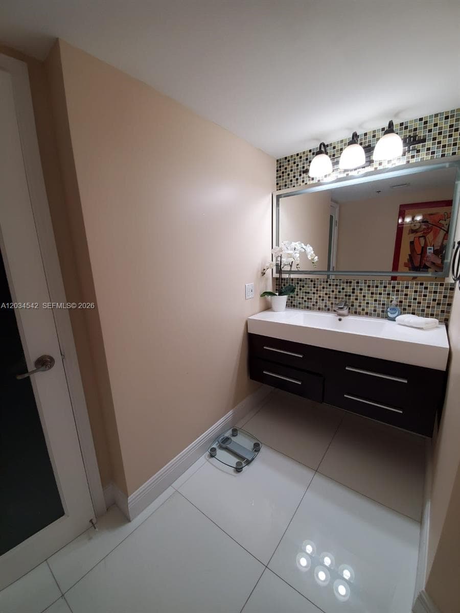 1717 N Bayshore Dr # 3646, Miami FL 33132 — 18