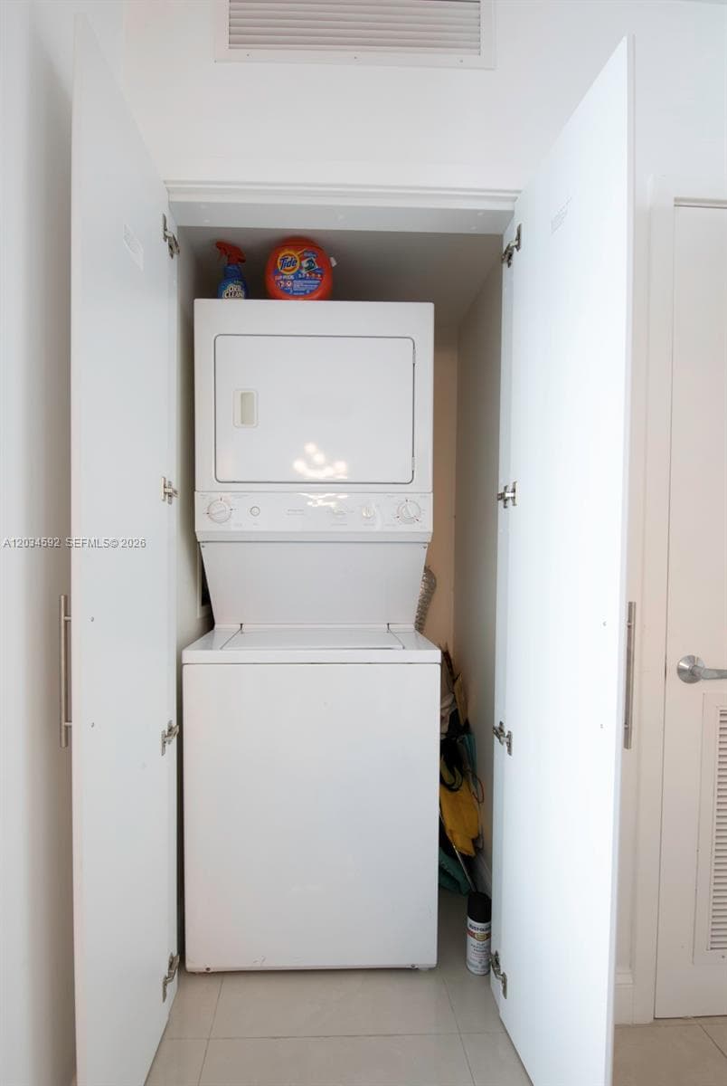 1800 N Bayshore Dr # 2209, Miami FL 33132 — 9