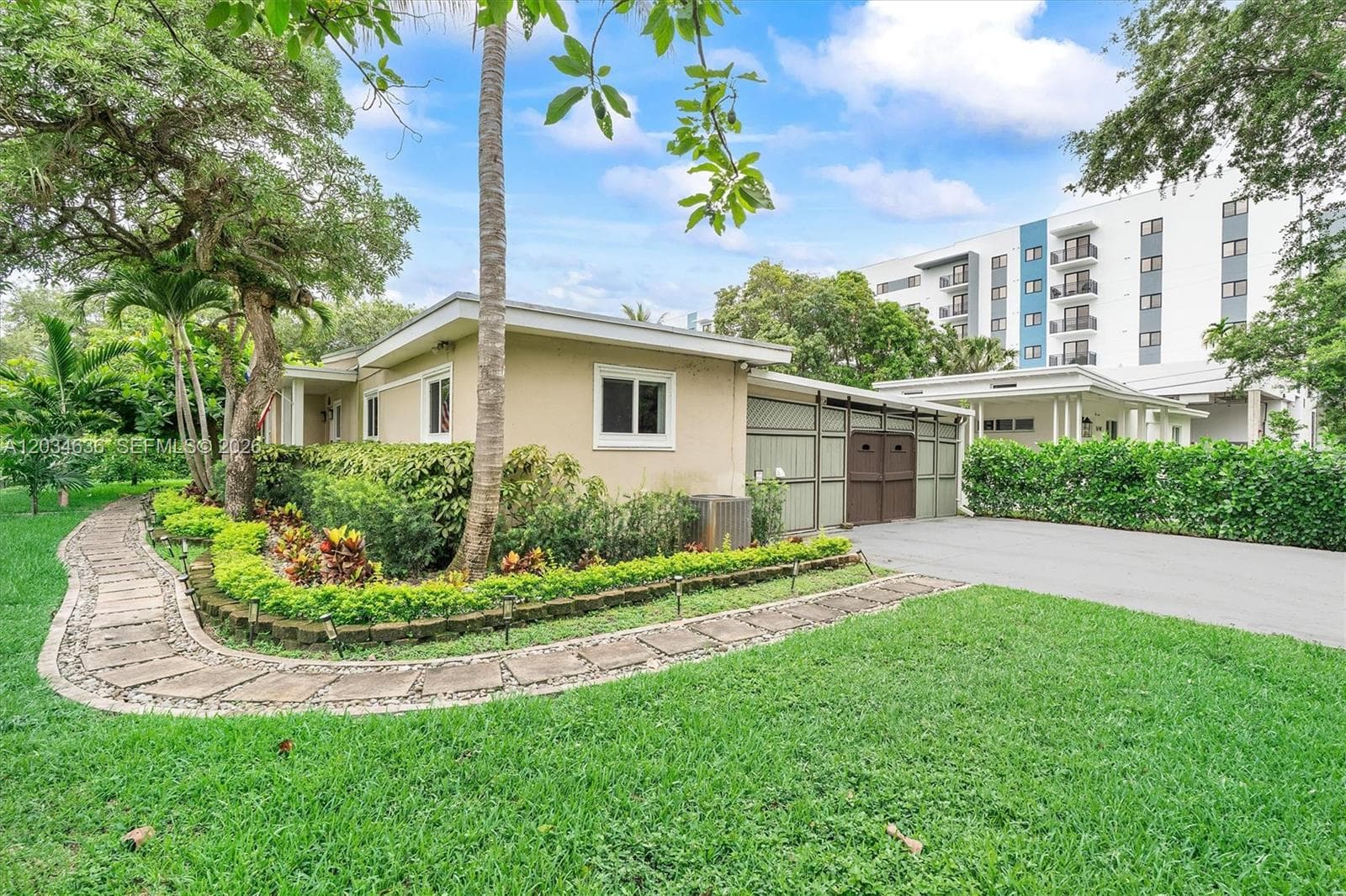 895 NE 129th St, North Miami FL 33161 — 13