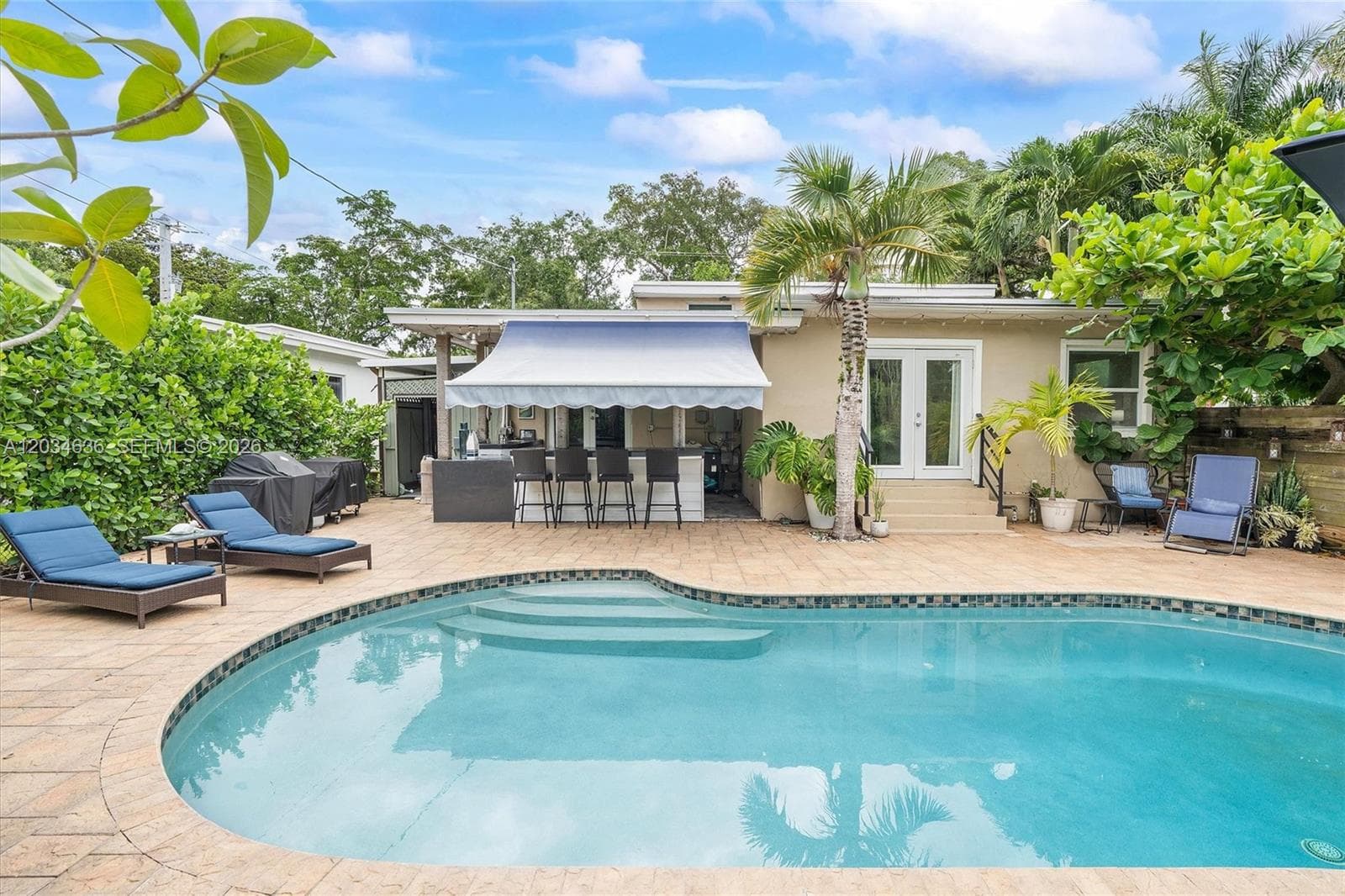895 NE 129th St, North Miami FL 33161 — 26