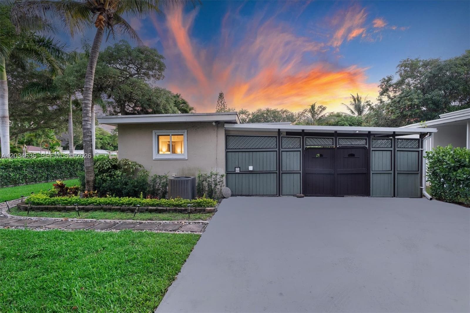 895 NE 129th St, North Miami FL 33161 — 33