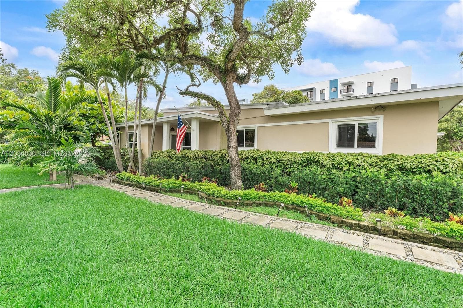 895 NE 129th St, North Miami FL 33161 — 4