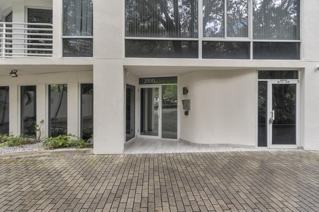 2100 Brickell Avenue # 305, Miami FL 33129 — 30