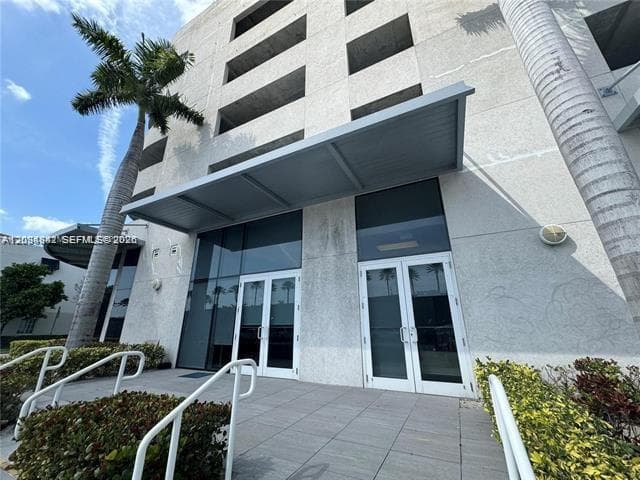 20200 W Dixie Hwy # 1008, Miami FL 33180 — 26
