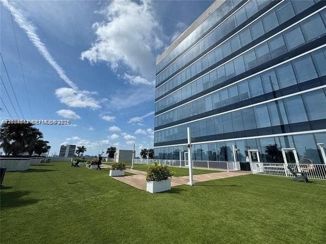 20200 W Dixie Hwy # 1008, Miami FL 33180 — 24