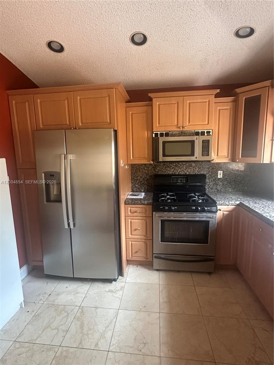 5768 NW 98, Doral FL 33178 — 3