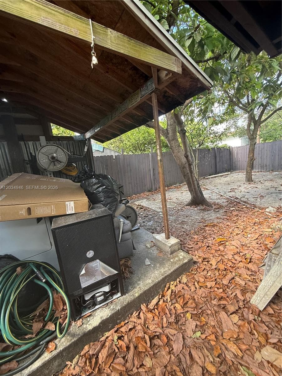 1143 NW 27th St, Miami FL 33127 — 6