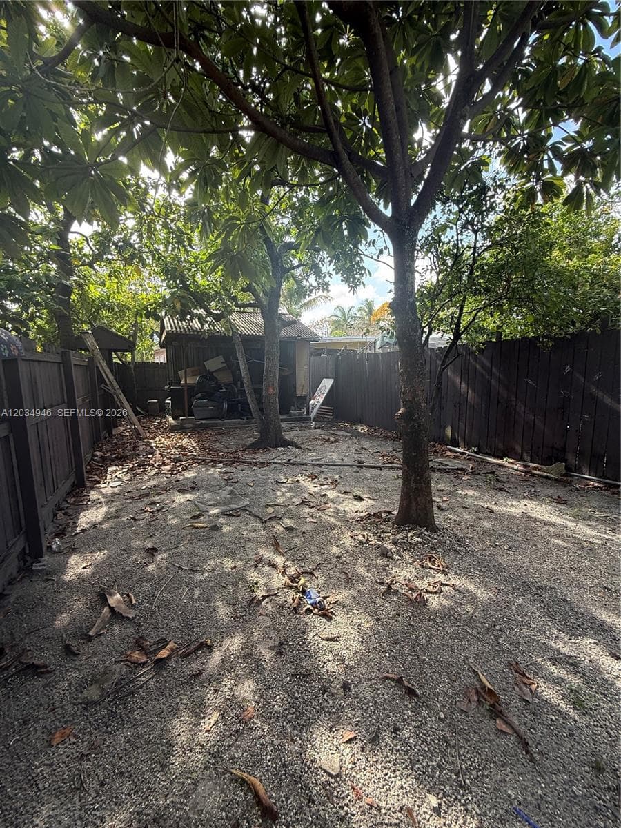 1143 NW 27th St, Miami FL 33127 — 7