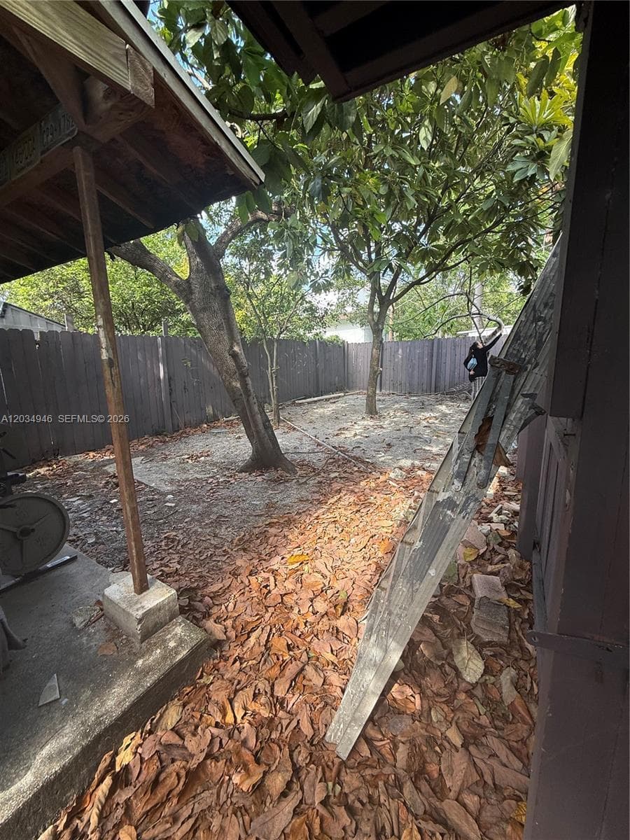 1143 NW 27th St, Miami FL 33127 — 9