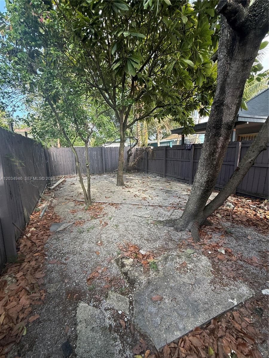 1143 NW 27th St, Miami FL 33127 — 8