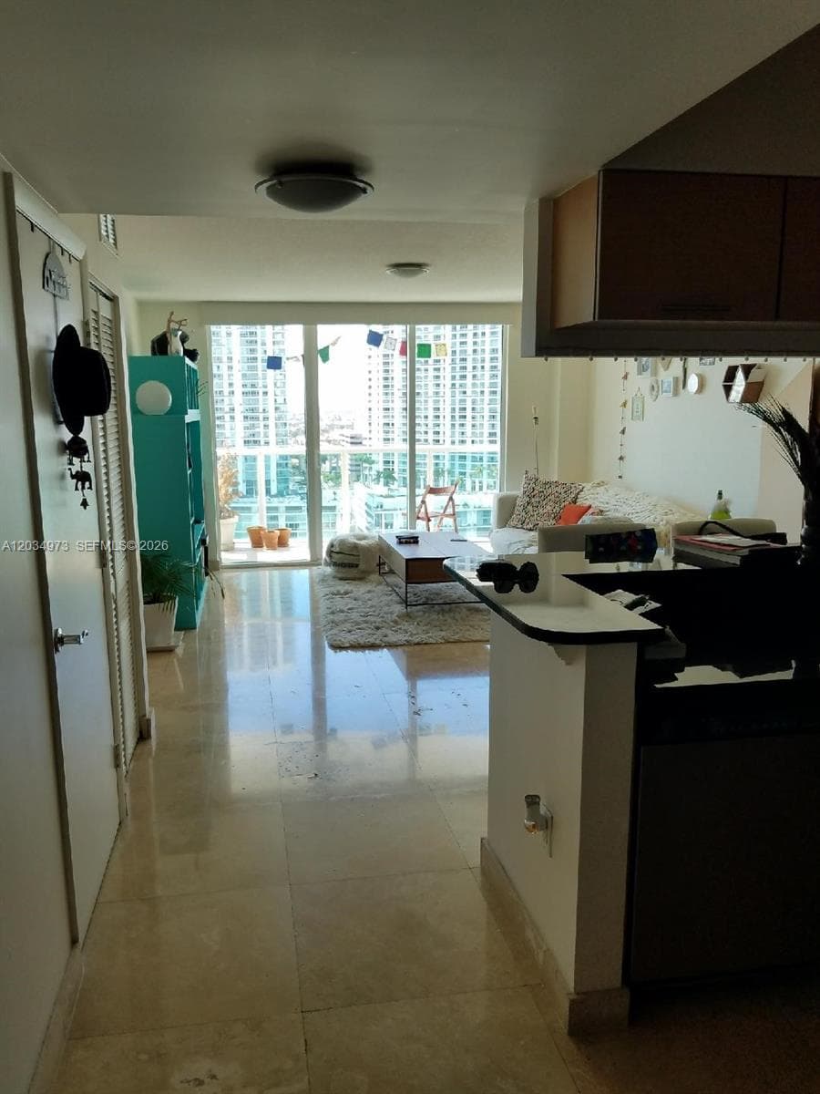 31 SE 5th St # 2205, Miami FL 33131 — 4