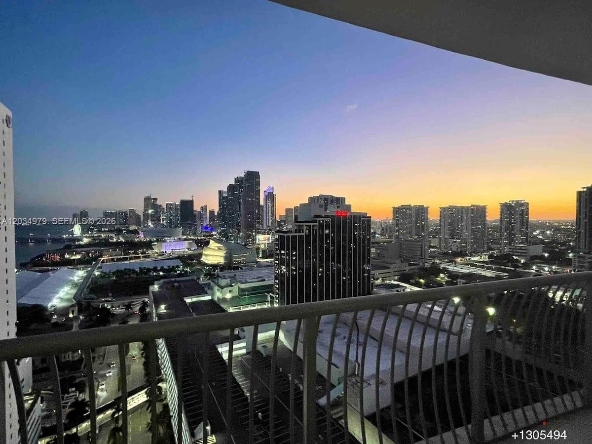 1750 N Bayshore Dr # 3010, Miami FL 33132 — 27