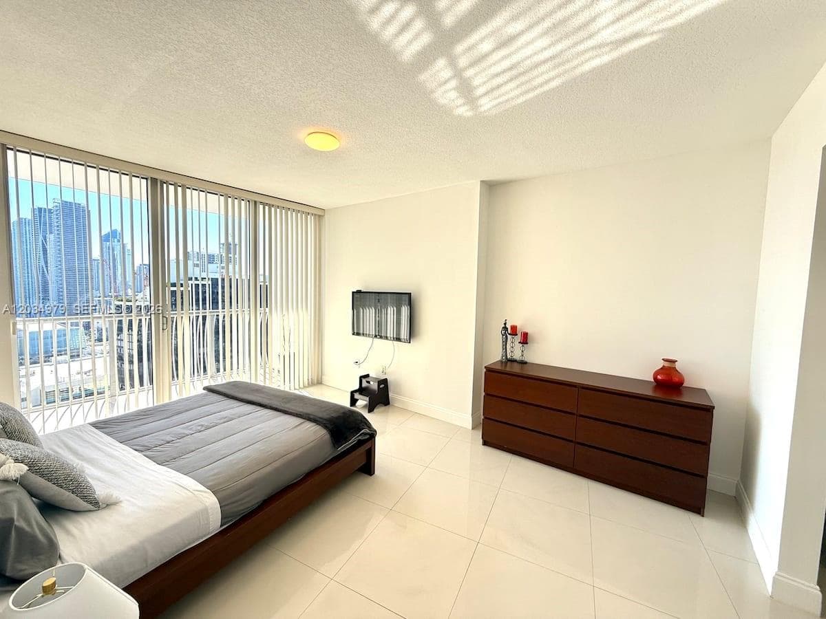 1750 N Bayshore Dr # 3010, Miami FL 33132 — 26