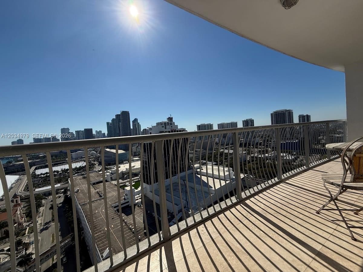 1750 N Bayshore Dr # 3010, Miami FL 33132 — 3