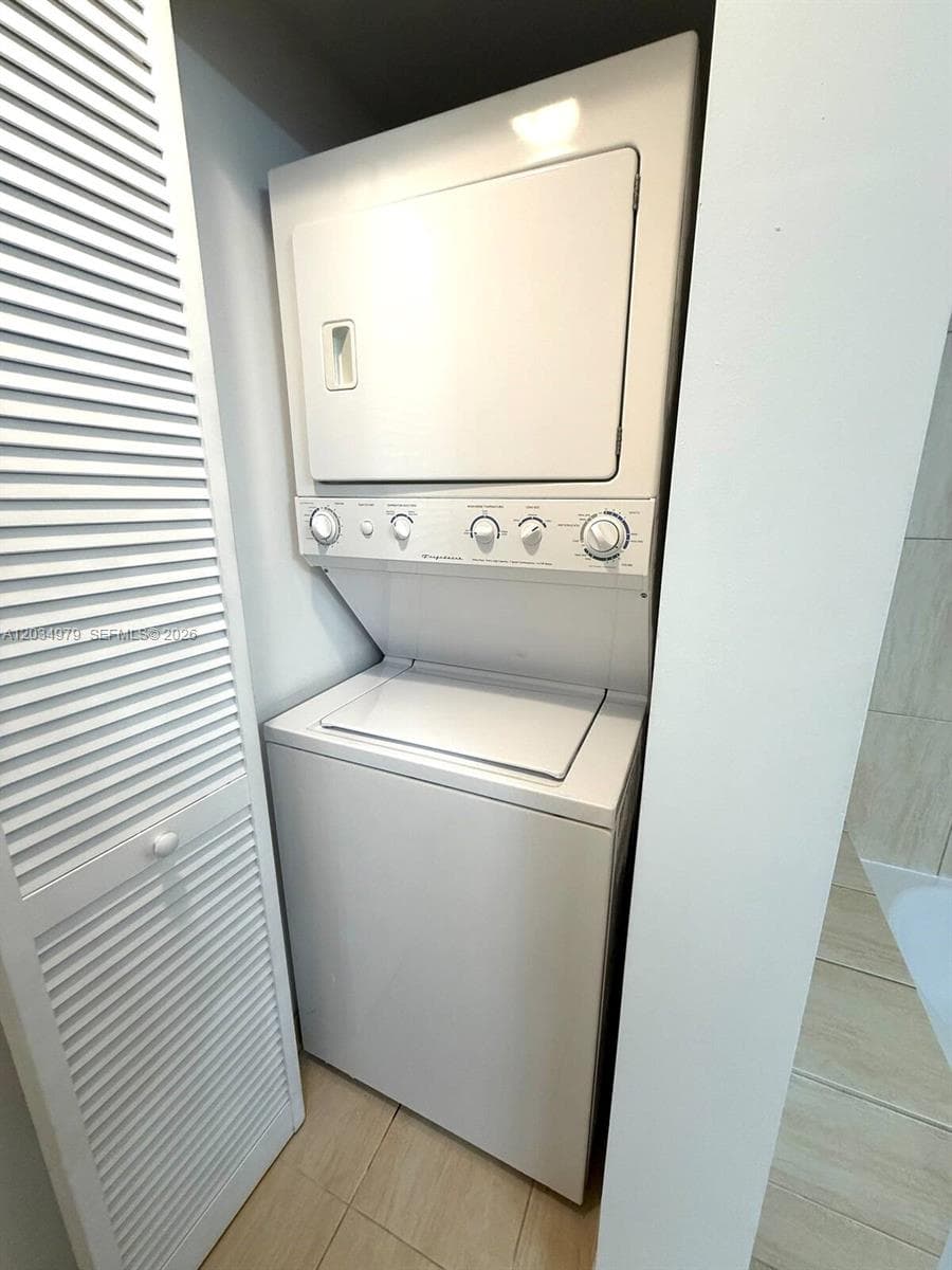 1750 N Bayshore Dr # 3010, Miami FL 33132 — 32