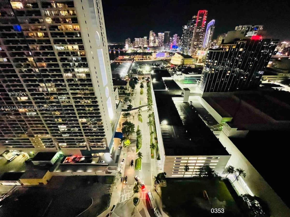 1750 N Bayshore Dr # 3010, Miami FL 33132 — 34