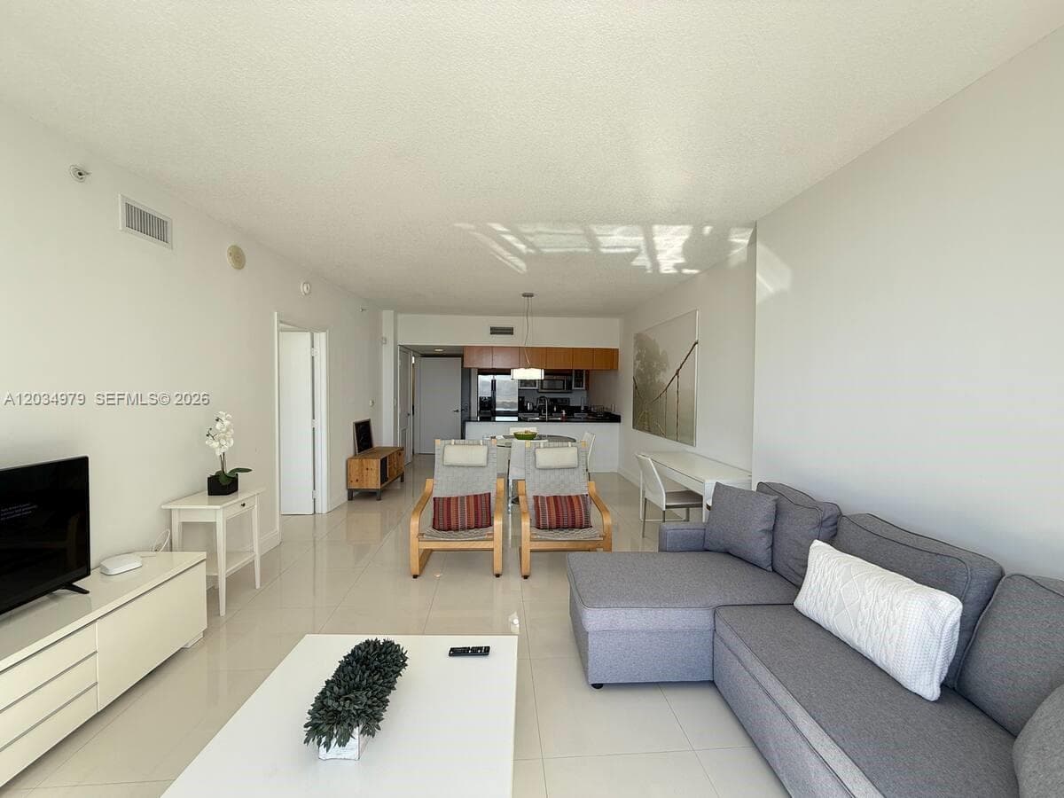 1750 N Bayshore Dr # 3010, Miami FL 33132 — 18