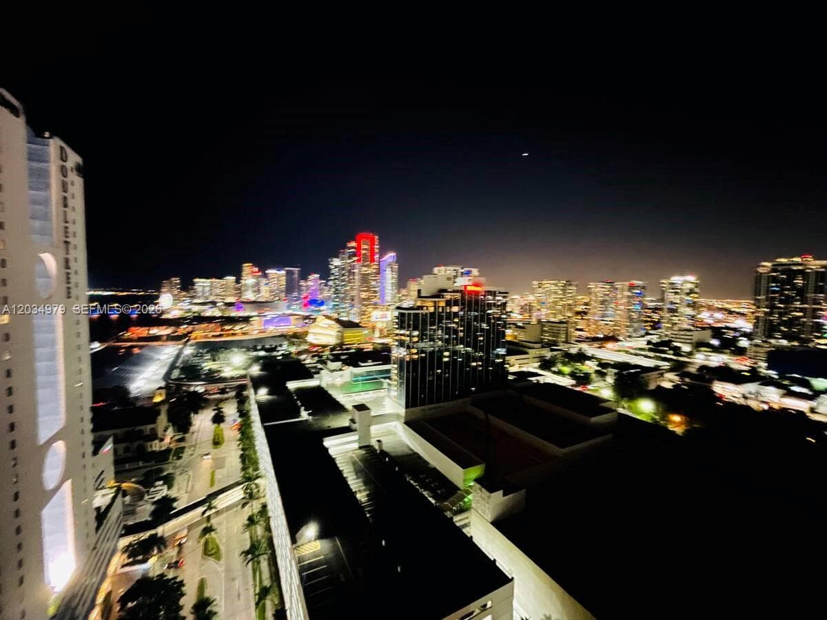 1750 N Bayshore Dr # 3010, Miami FL 33132 — 35