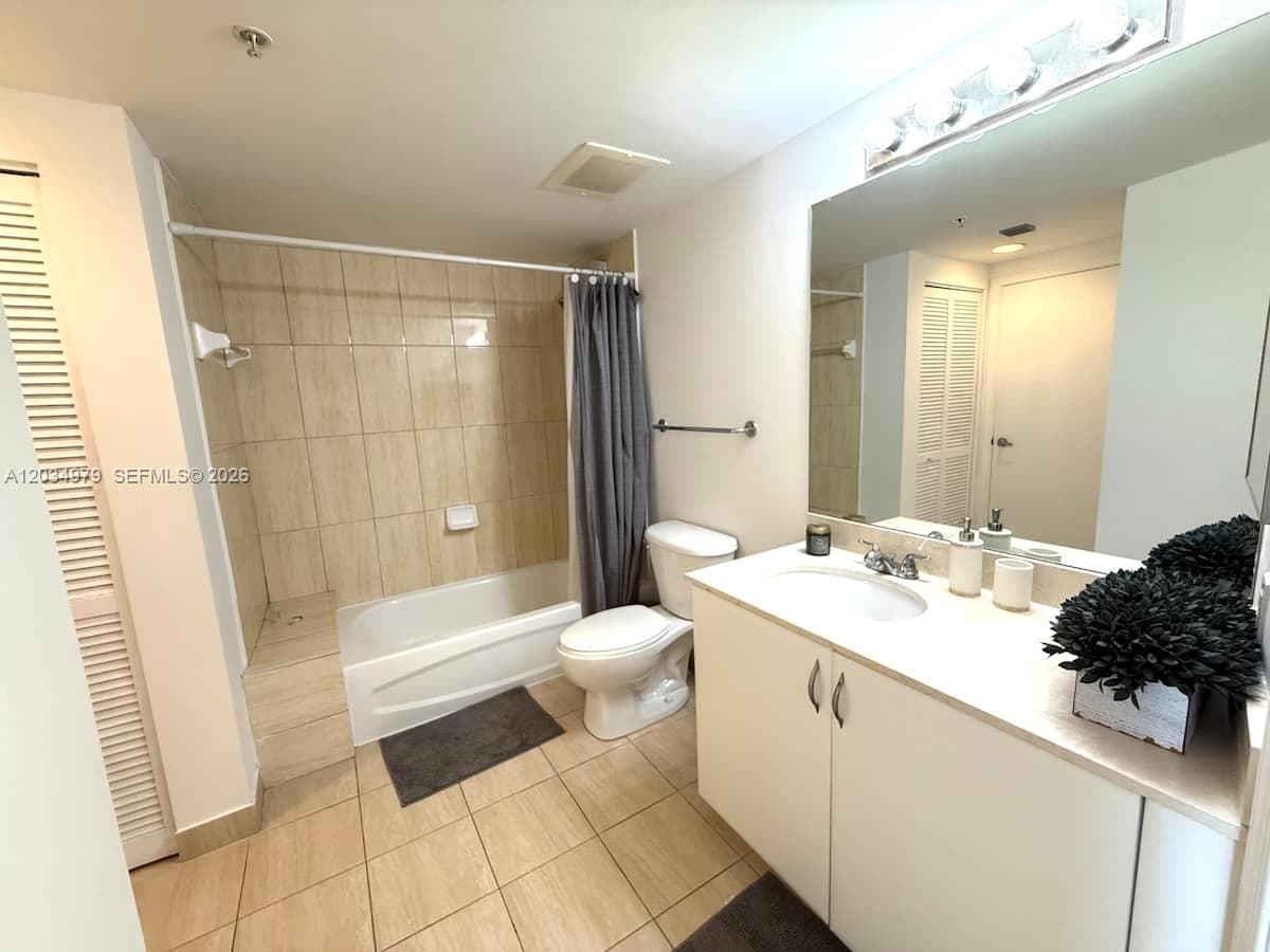 1750 N Bayshore Dr # 3010, Miami FL 33132 — 25