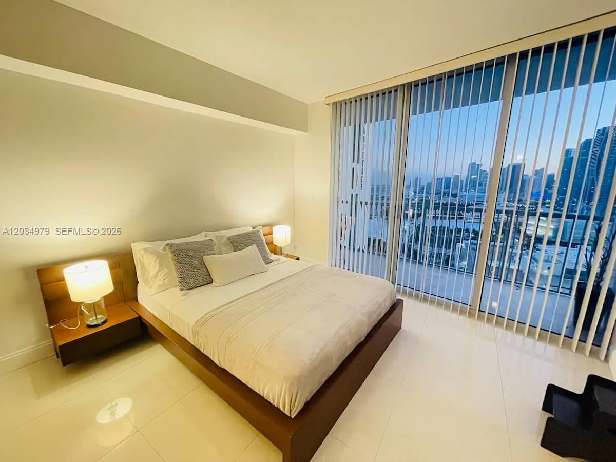 1750 N Bayshore Dr # 3010, Miami FL 33132 — 21