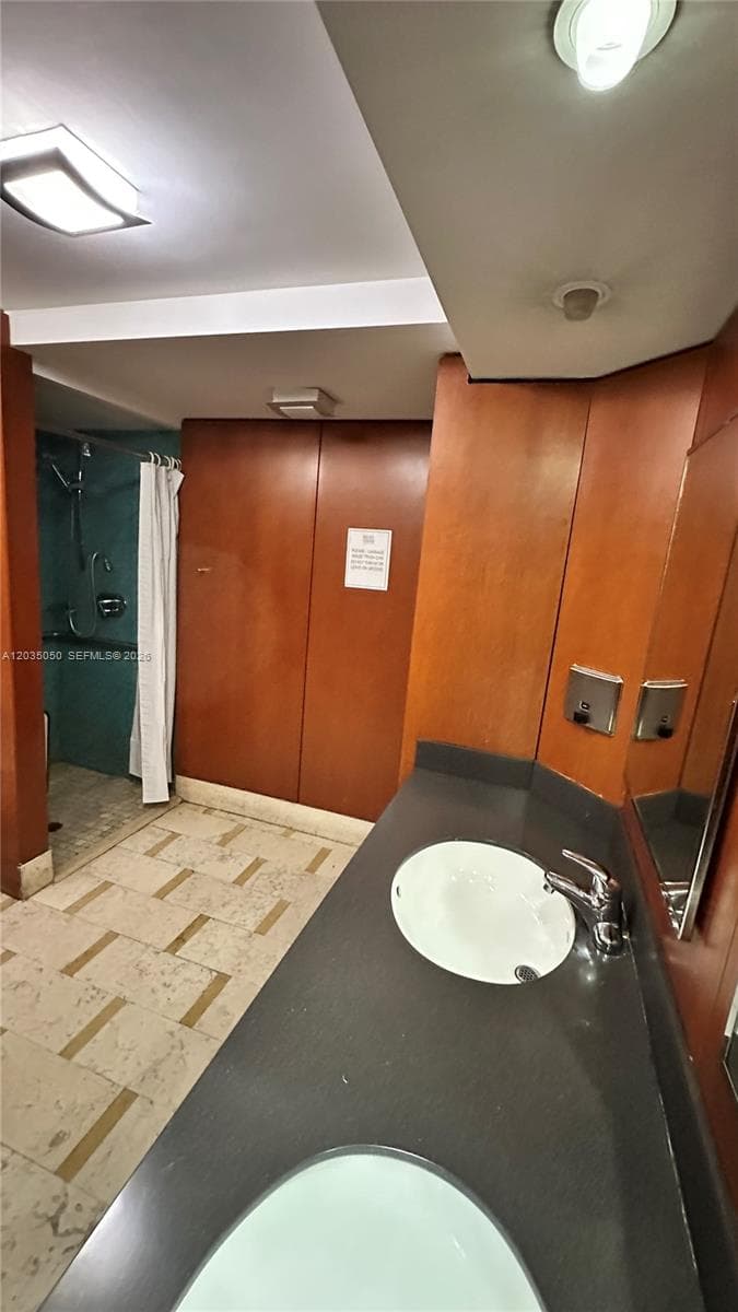 41 SE 5th St # 1104, Miami FL 33131 — 46