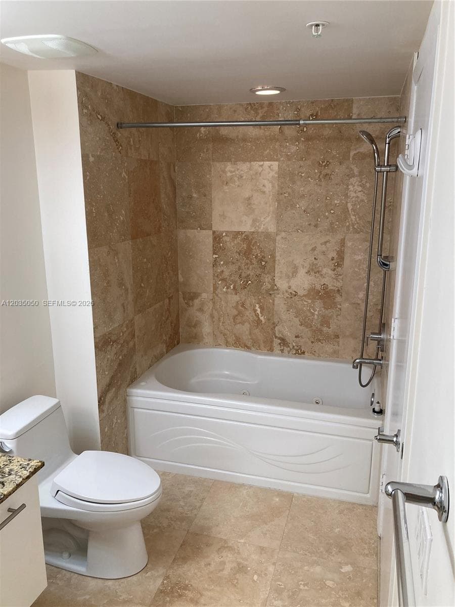 41 SE 5th St # 1104, Miami FL 33131 — 16