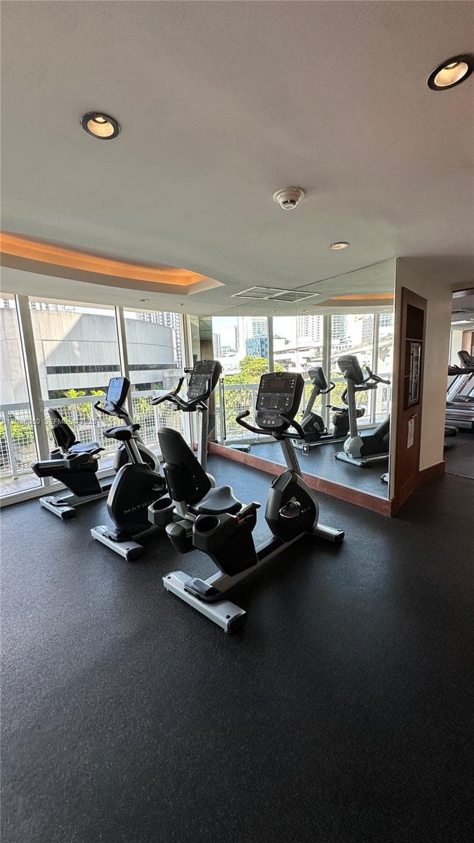 41 SE 5th St # 1104, Miami FL 33131 — 53