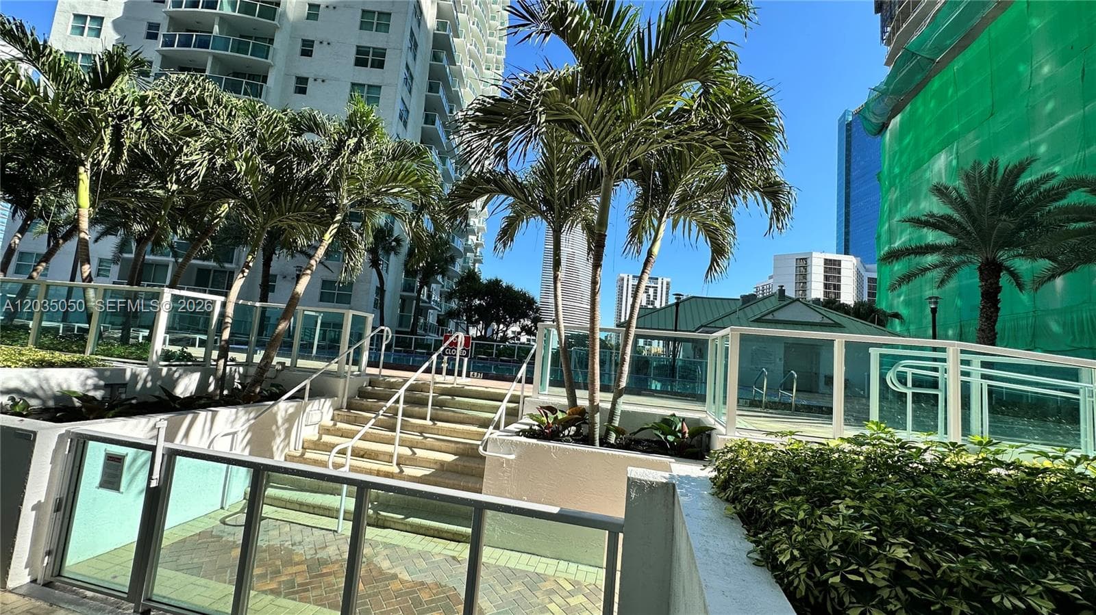 41 SE 5th St # 1104, Miami FL 33131 — 28