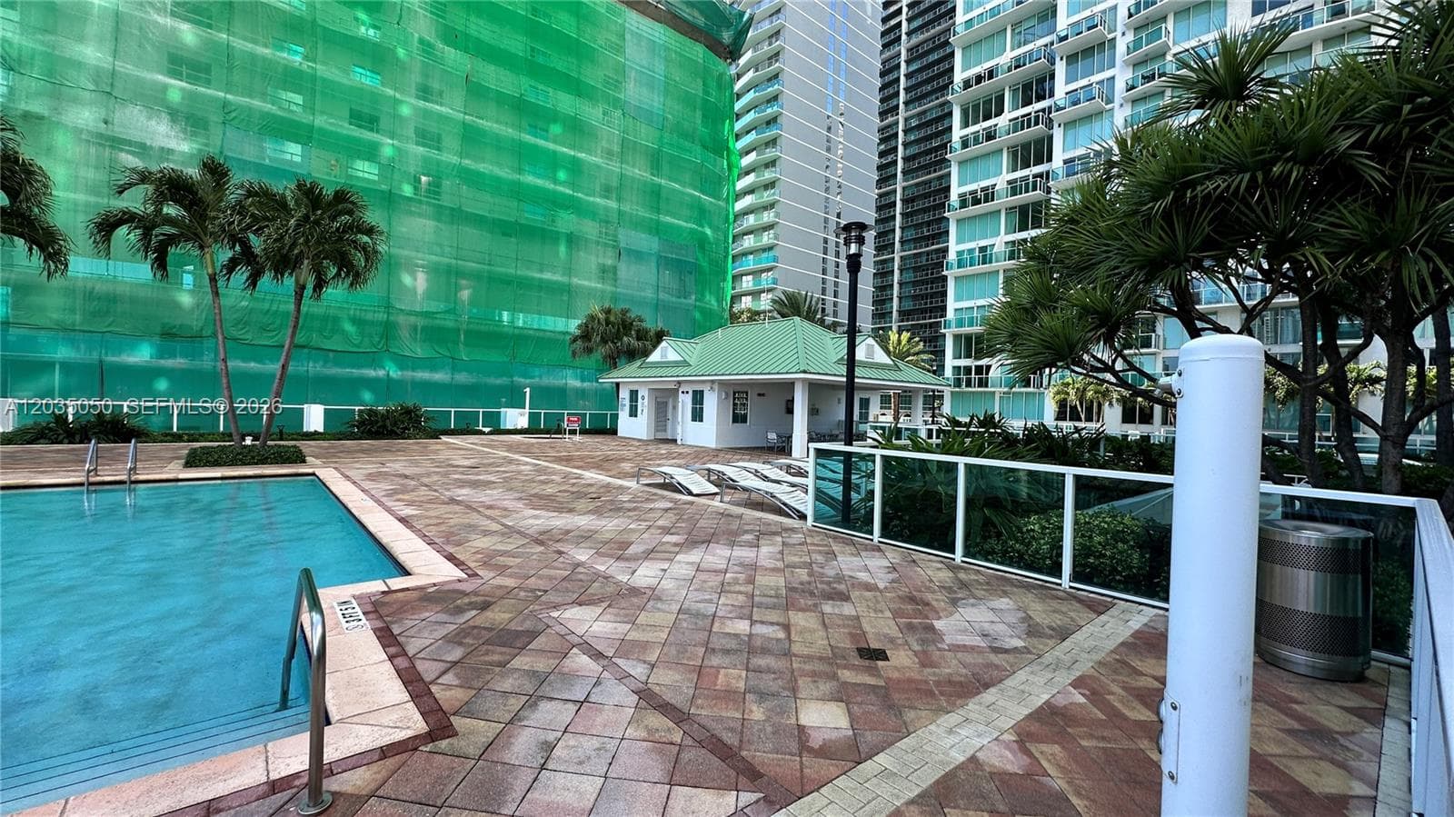 41 SE 5th St # 1104, Miami FL 33131 — 33