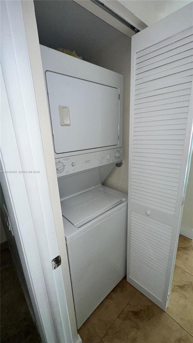 41 SE 5th St # 1104, Miami FL 33131 — 14
