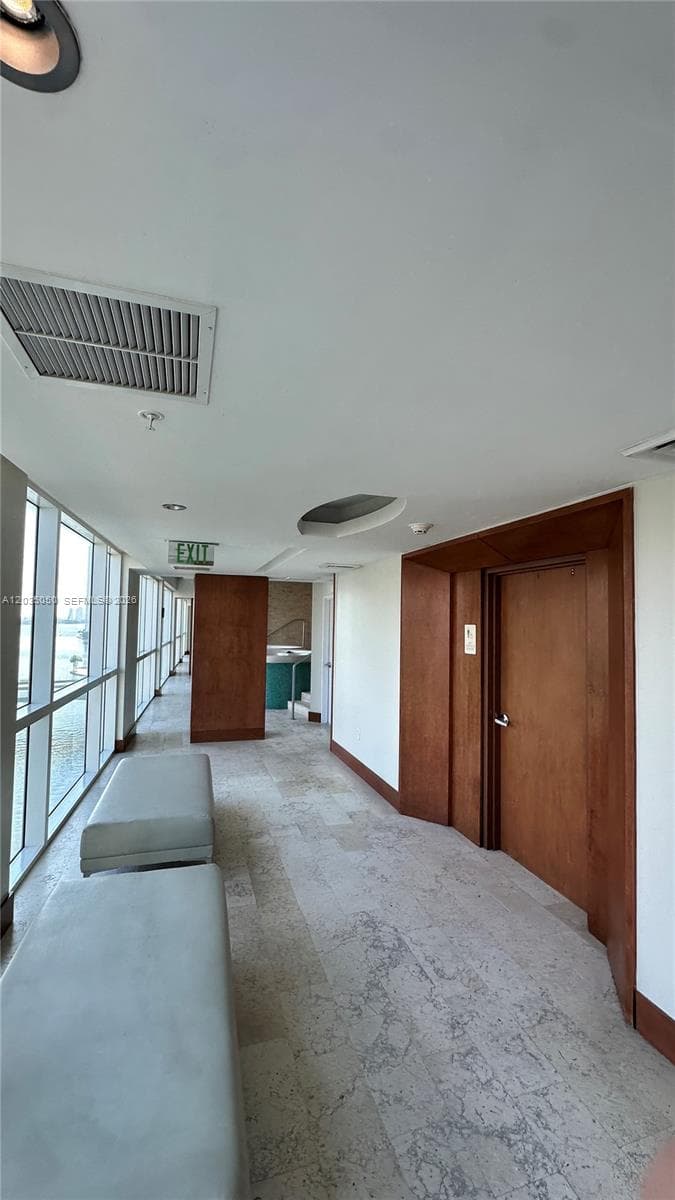 41 SE 5th St # 1104, Miami FL 33131 — 37