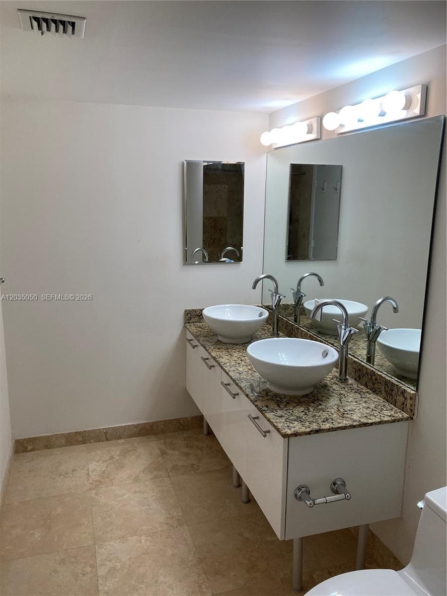 41 SE 5th St # 1104, Miami FL 33131 — 15